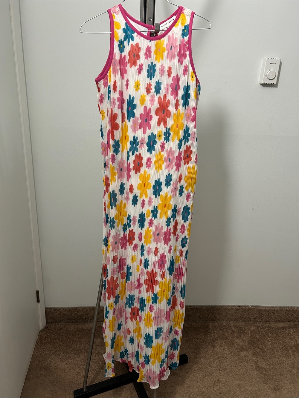 NWT Native Youth Sleeveless Floral Maxi Dress in Multi size xs